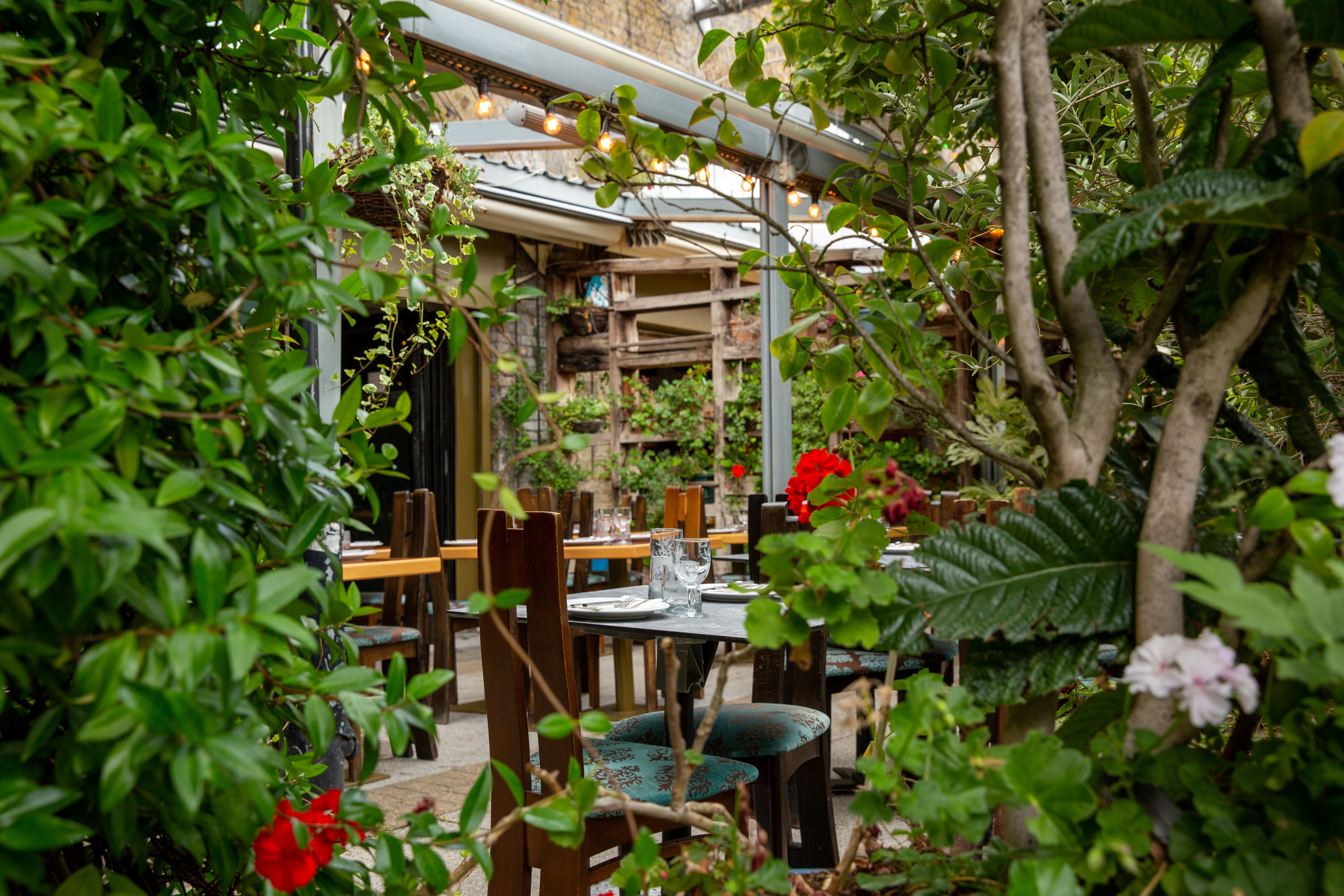 Ev Restaurant Exterior 4